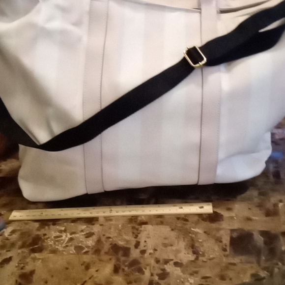 ( LAST ONE) Victoria Secret Large Travel Bag.. - Picture 6 of 15